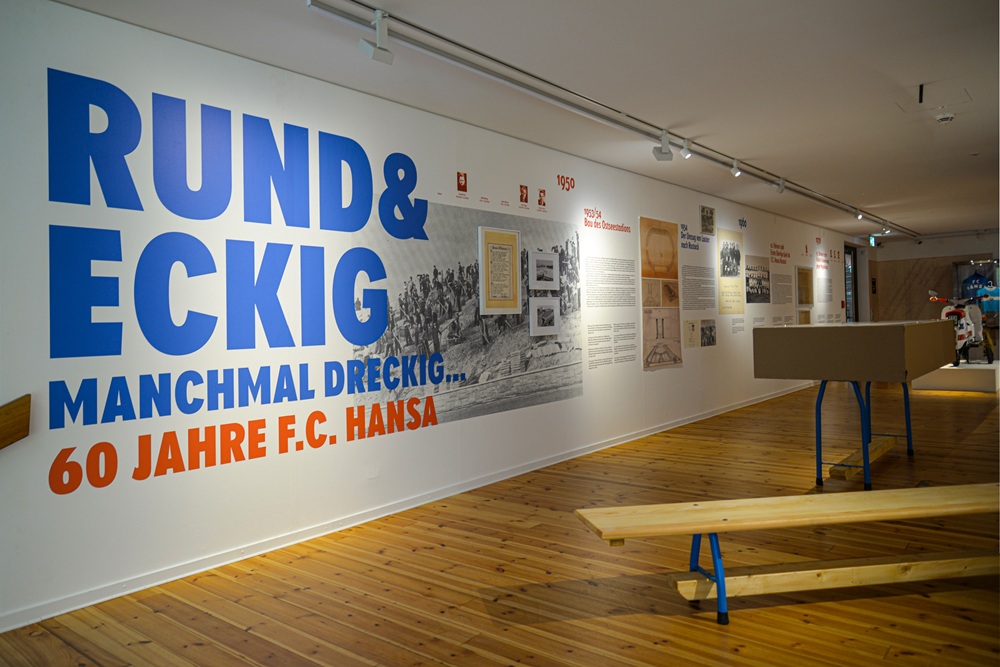 Blick in die Ausstellung - Die Geschichte des Fußballvereins und wie alles begann
Foto: Kunsthalle Rostock